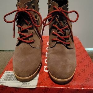 Guess boots size 7 1/2  light brown suede